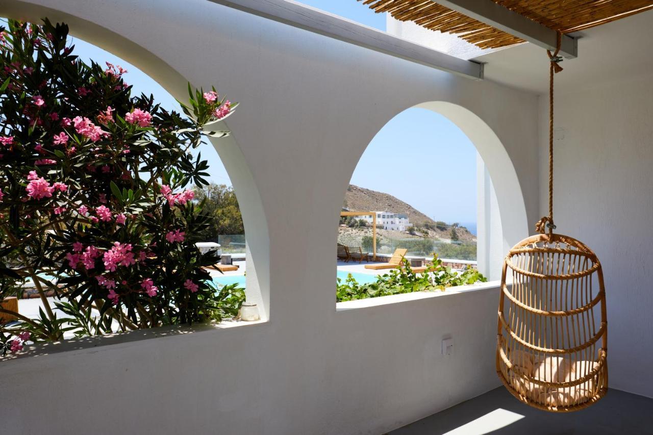 Symmetry Suites Akrotiri  Exterior photo