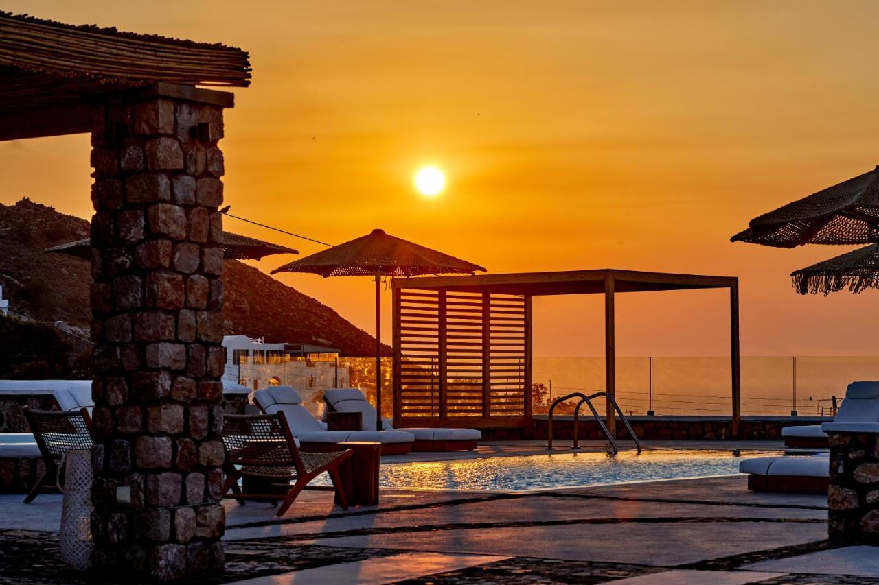 Symmetry Suites Akrotiri  Exterior photo