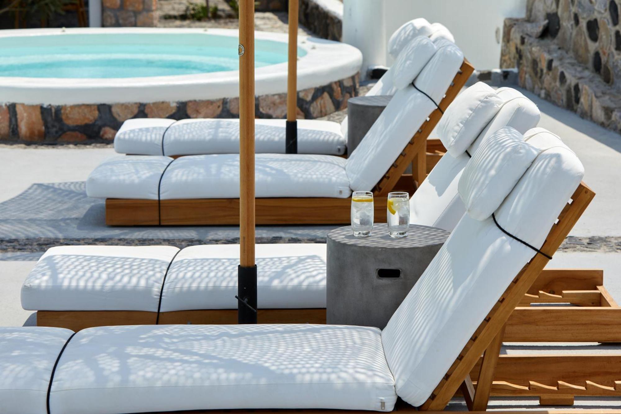 Symmetry Suites Akrotiri  Exterior photo