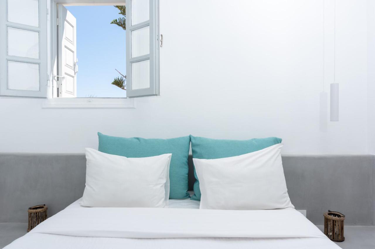 Symmetry Suites Akrotiri  Exterior photo